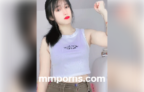 အလန်းလေးကိုဟိုတယ်ခေါ်ပြီးဆွဲပြီ — XBurma Myanmar video preview