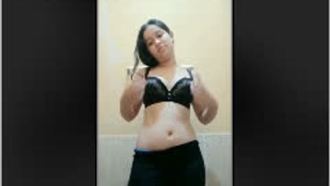 ဘဲကိုပြတဲ့အကိတ်မမ — XBurma Myanmar video preview