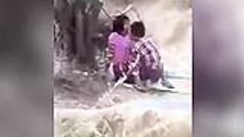 လမ်းဘေမှာစားချောင်းရိုက်လေး — LeakMM Myanmar video preview