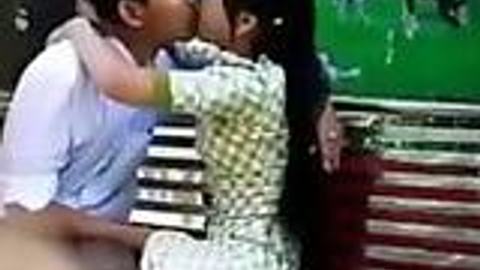 မြောင်းနှိုက်ချောင်းရိုက်လေး — LeakMM Myanmar video preview