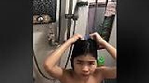 အငုံးလေးရေချိုးချောင်းရိုက်လူမိသွားတယ် — LeakMM Myanmar video preview