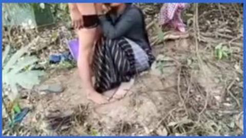 ဆော်လေးကိုခြုံထဲမှစောင့်ခိုင်း ပြီးလိုးတဲ့ဘဲ — XBurma Myanmar video preview
