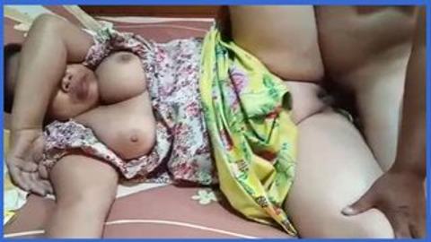 မျက်စိလေးမှိတ်ပြီး ဖီးနေတဲ့ အဒေါ်ကြီး — XBurma Myanmar video preview