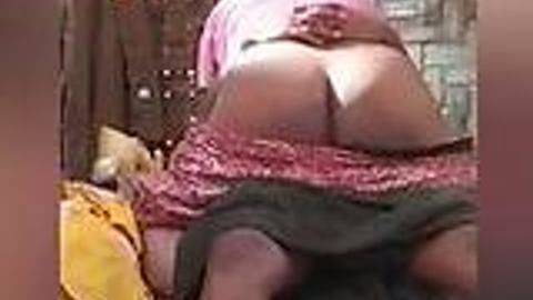 မြင်းစီးနေတဲ့အန်တီကြီး — LeakMM Myanmar video preview