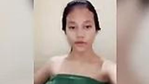 အပေါ်အပိုင်းလဲကိတ်တယ်အောက်ပိုင်းလဲကိတ် — XBurma Myanmar video preview