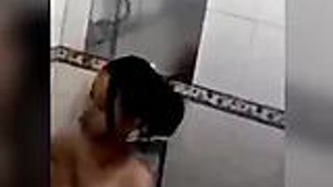 ရေချိုးချောင်းရိုက်ဂလုကြ — LeakMM Myanmar video preview