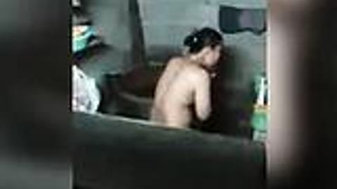 အန်တီမမအကိတ်ကြီး ရေချိုး — LeakMM Myanmar video preview