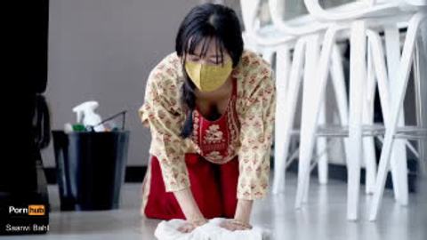 အိမ်ဖော်ကုလားမလေးမြမြ နောက်တမျိုးကုန်းမယ် video preview