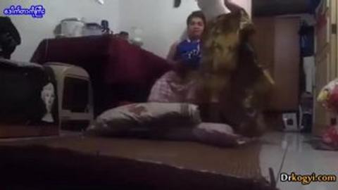 အိမ်မှာဘယ်သူမှမရှိဘူးဆိုပြီးအမုန်းဆွဲနေတာ — XBurma Myanmar video preview