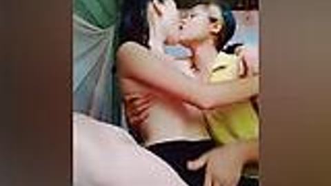 လော်ခီးနေသောပူစီအလန်းလေးများ — XBurma Myanmar video preview