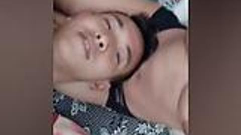မြန်မာဟုမ်းမိတ်လေး စားနေကြဘဲကြီး — XBurma Myanmar video preview