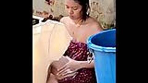 ကရင်မလေး ရေချိုး — LeakMM Myanmar video preview