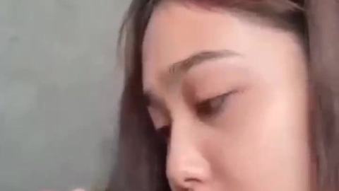ဘဲကိုပုလွေပေးပြီးအဖုတ်ခံတာ video preview
