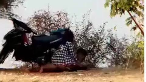 ဆိုင်ကယ်ဘေးမှာဆွဲတဲ့မြန်မာ — LeakMM Myanmar video preview