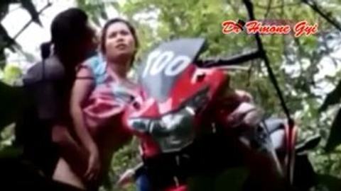 တောထဲမှာမော်တော်ဆပ်တာလေး — LeakMM Myanmar video preview