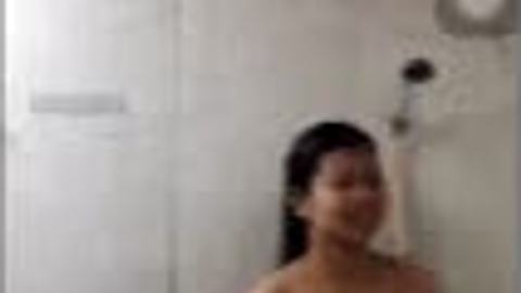 ဘဲကို ရေချိုးပြတဲ့စကီလေး — XBurma Myanmar video preview
