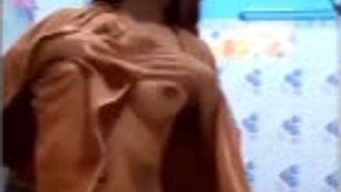 ပိပိသေးသေးလေး ရေချိုး — XBurma Myanmar video preview
