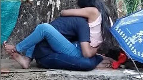 သစ်ပင်အောက်မှာဆွဲနေတဲ့မြန်မာအတွဲ HD အကြည်လေး — LeakMM Myanmar video preview