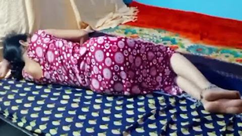 အိပ်နေတဲ့ မိန်းမကိုထမိန်လှန်တီး video preview