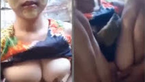 သနပ်ခါးပါးကွက်ကြားနဲ့အိမ်သာထဲကနေပြ — XBurma Myanmar video preview