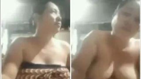 သနပ်ခါးလိမ်းပြတဲ့ အန်တီ video preview