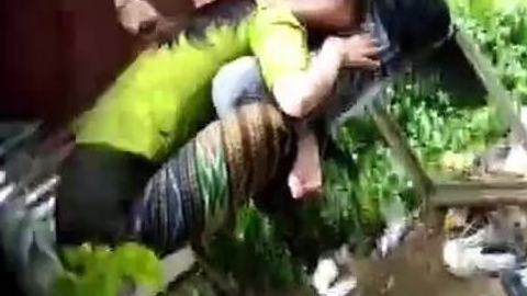 မိုးရွာထဲလဲ လိုးမှာဘဲ ချောင်းရိုက် video preview