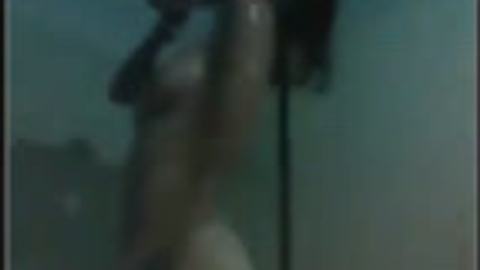 ရေချိုးနေတဲ့စကီအလန်းလေး ဂလုကြ — XBurma Myanmar video preview