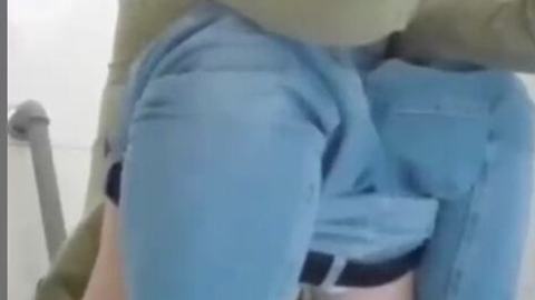 အိမ်သာထဲက spy @ 1 video preview