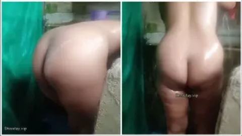 ရေချိုးနေတဲ့ အန်တီရဲ့အလှ video preview