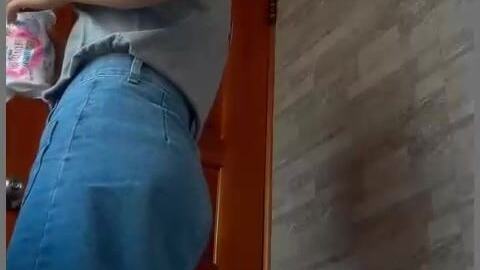 အိမ်သာထဲက ပိပိအလန်းလေးများ SPY video preview