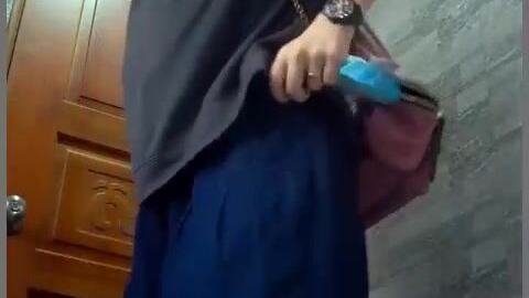 အိမ်သာထဲကပိပိအလန်းလေးများ SPY #2 video preview