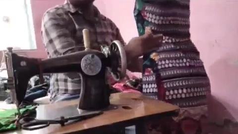 အထည်ချုပ်နေတဲ့ စော်လေးကိုတက်ဖုတ်တဲ့ ငနဲကြီး — XBurma Myanmar video preview