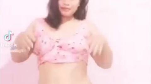 စောက်ဖုတ်လေးက ရှယ်လေးတွေပါ ဂလုကြ — XBurma Myanmar video preview