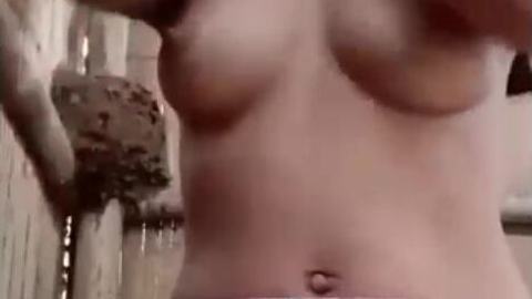 ဆံပင်ရှည်လေးနဲ့ သမီးလေးထန်နေတာ — XBurma Myanmar video preview
