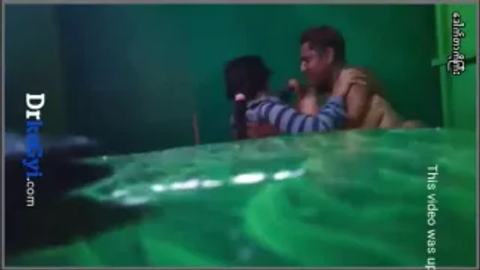 တည်းခိုခန်းခေါ်ဗျင်းခံရတဲ့စော်လေး video preview
