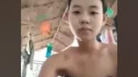 မြန်မာဆယ်ကျော်သက်အကိတ်လေးရေချိုးလန်းတယ် — XBurma Myanmar video preview
