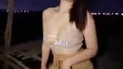လမ်းဘေးမှာဖုတ်တဲ့ ပိပိအလန်းလေး video preview