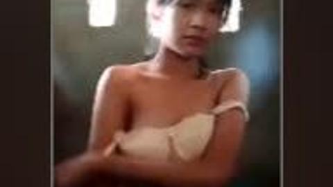 အိမ်သာထဲက မြန်မာအငုံးလေး — LeakMM Myanmar video preview