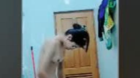 မှန်ကြောင်လေးရေချိုး — LeakMM Myanmar video preview