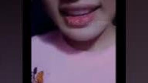 ရေချိုးရင်း Live လွှင့်ပြတဲ့ မြန်မာမလေး — XBurma Myanmar video preview