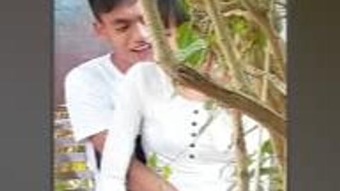 ဘာတွေနှိုက်နေလဲမသိဘူးကွယ် စော်လေးကအလန်းလေး video preview