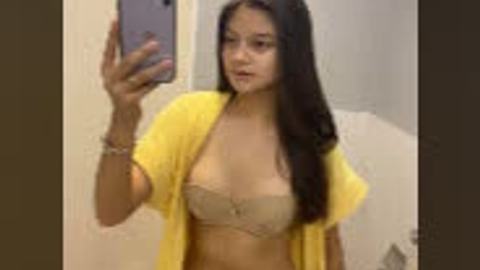 ကားထဲမှာဆွဲတာ စော်လေးကလုံးဝအမိုက်စားလေး — XBurma Myanmar video preview