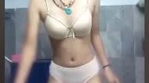 ရေချိုးခန်းထဲက ဆယ်ကျော်သက်လေး #1 — XBurma Myanmar video preview