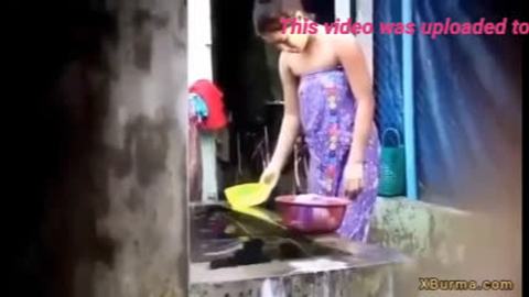 ရေချိုးချောင်းရိုက် (၇၂) video preview