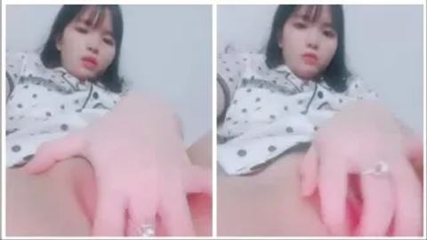 အဖုတ်လေးက ရဲနေတာပဲ video preview