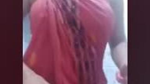 ချစ်မမကြီးရေချိုးပြတာ ရှယ်ကြီးကွာ — XBurma Myanmar video preview