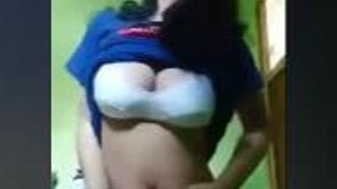 ဖြူဖွေးပြီးကိတ်နေတဲ့ စော်အလန်းလေး — XBurma Myanmar video preview