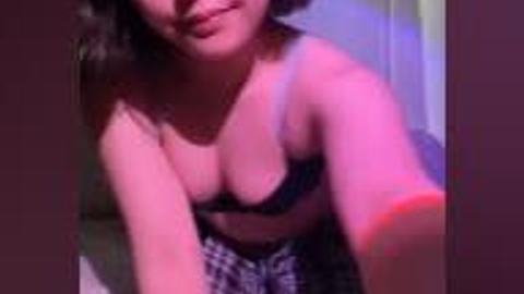 စောက်ရမ်းထန်တဲ့ စောက်ဖုတ်အမိုက်စားလေး # 3 video preview