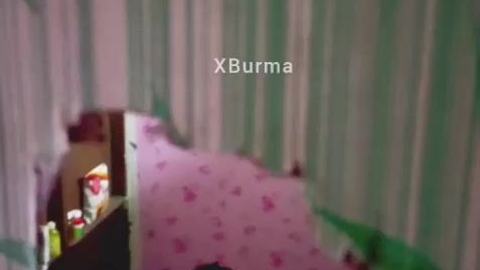 ဘေးအခန်းကလင်မယားချောင်းရိုက် video preview