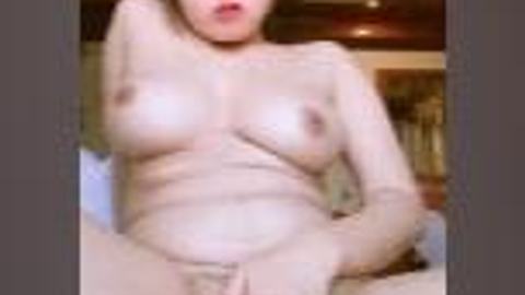 ဖြူဖွေးပြီးနုဖတ်နေတဲ့အကိတ်မလေး — XBurma Myanmar video preview